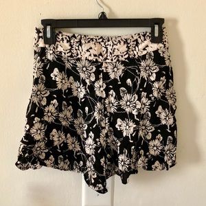 Free People Black and White Floral Shorts!